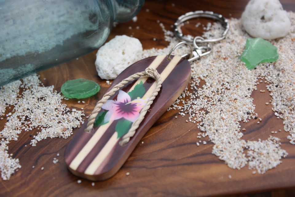 Keychain Wooden Slipper w/ Pink Hibiscus - Hawaiian Style Keychain Wooden Slipper w/ Pink Hibiscus - Hawaiian Style